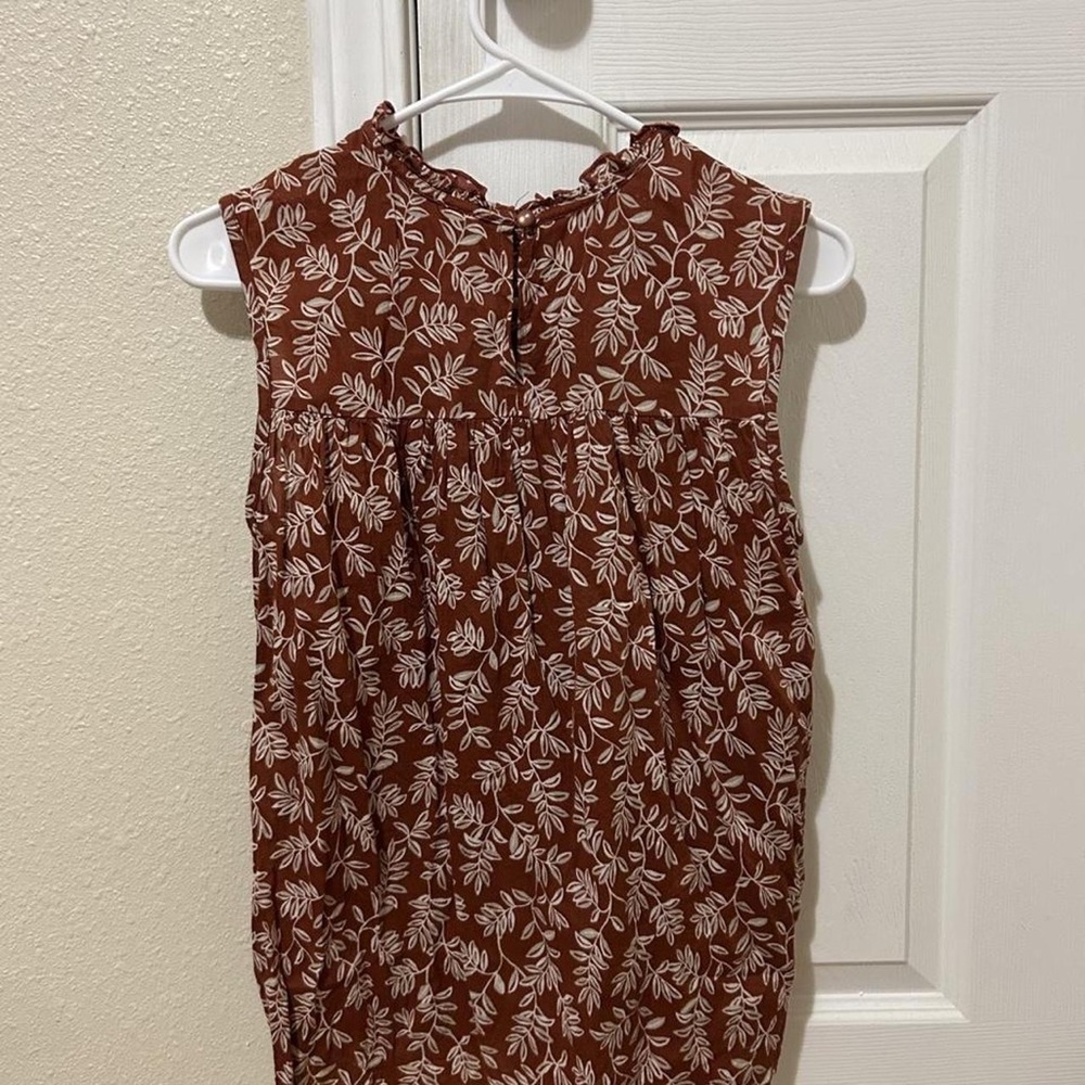 Sleeveless Leaf-Print Camisole in Rust